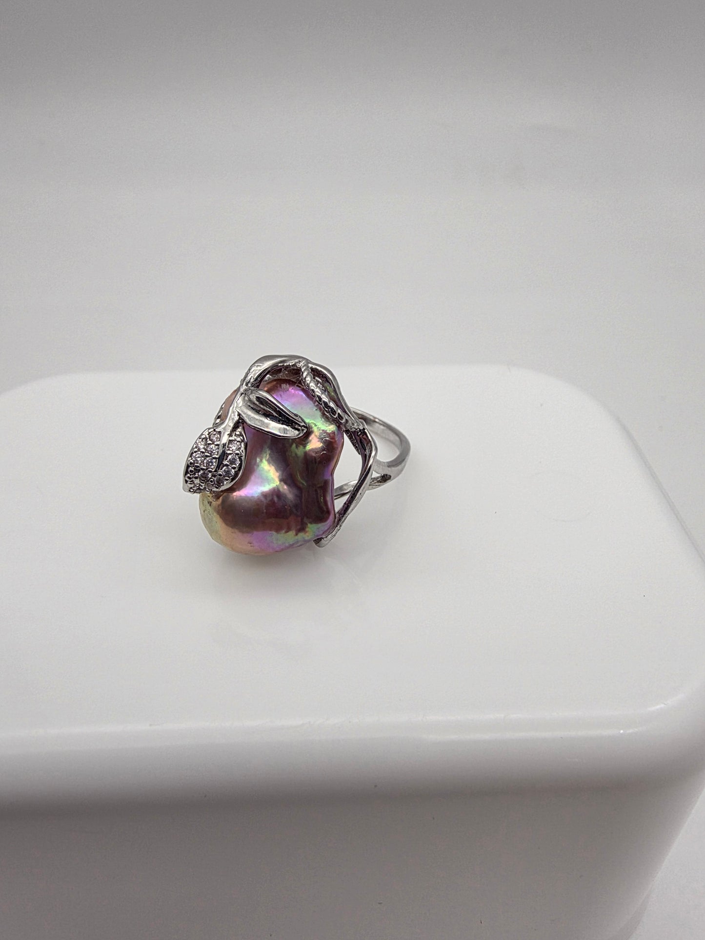 Jaspen Iridescent Ring - Silver with Multi-Coloured Freshwater Baroque Pearl